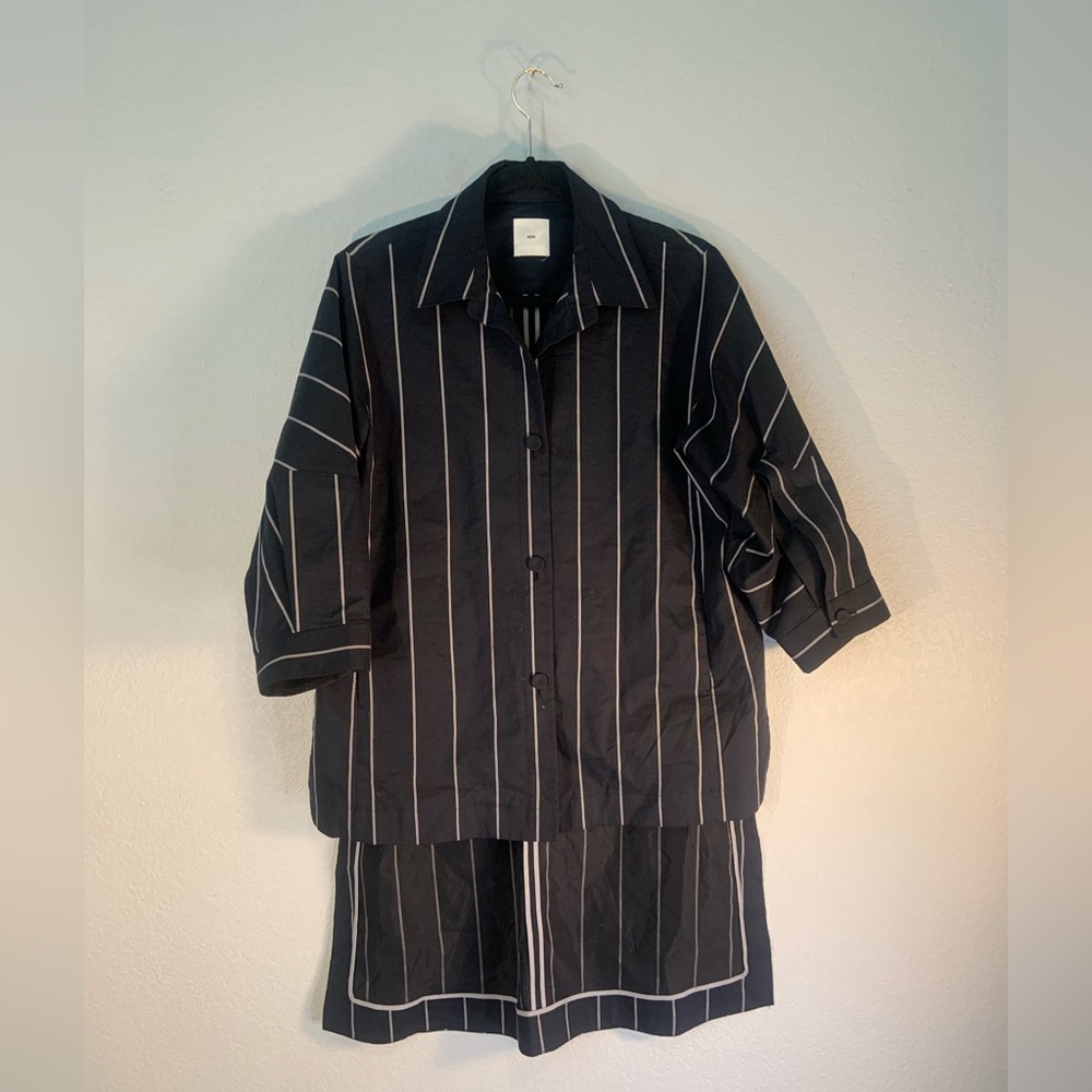 KUHO Dark Navy Button-Up with White Stripes & Collar & Slide Slit & Long Back 💙